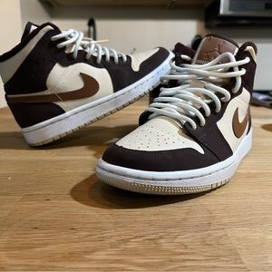 Jordan 1s Mid SE oatmeal brown basalt